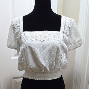 EUC Forever 21 Lace Trimmed Women's Ivory Cropped Top